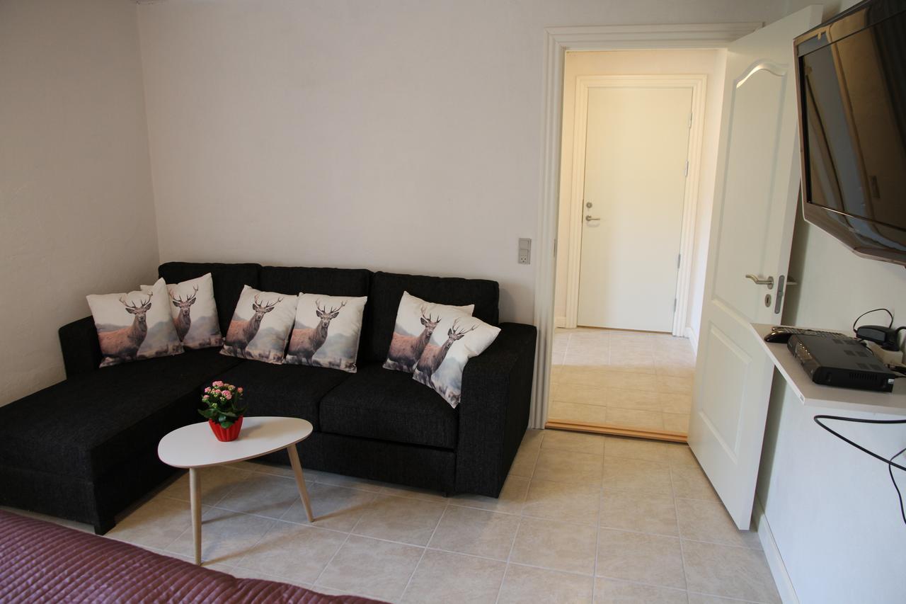 Hukaergaard Bed & Breakfast Ostbirk ภายนอก รูปภาพ